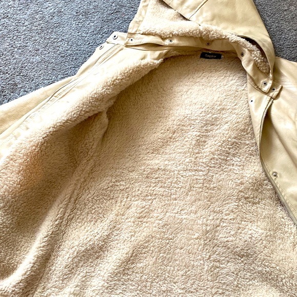 Nice winter coat. Like new - Picture 2 of 2